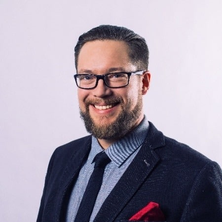 Kasper Stenbäck, johtaja